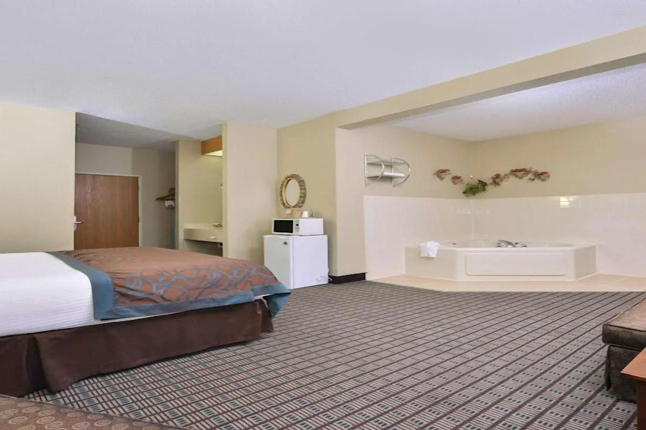 Regency Inn Geneseo IL I-80 Exterior foto