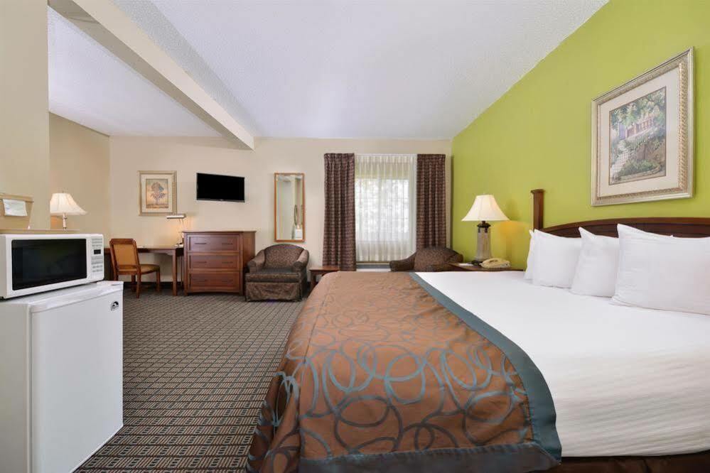 Regency Inn Geneseo IL I-80 Exterior foto